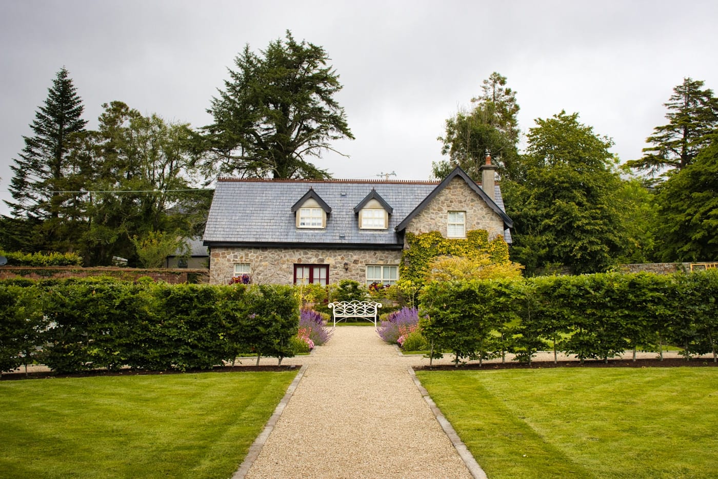 Stone chalet with well-kept garden and driveway